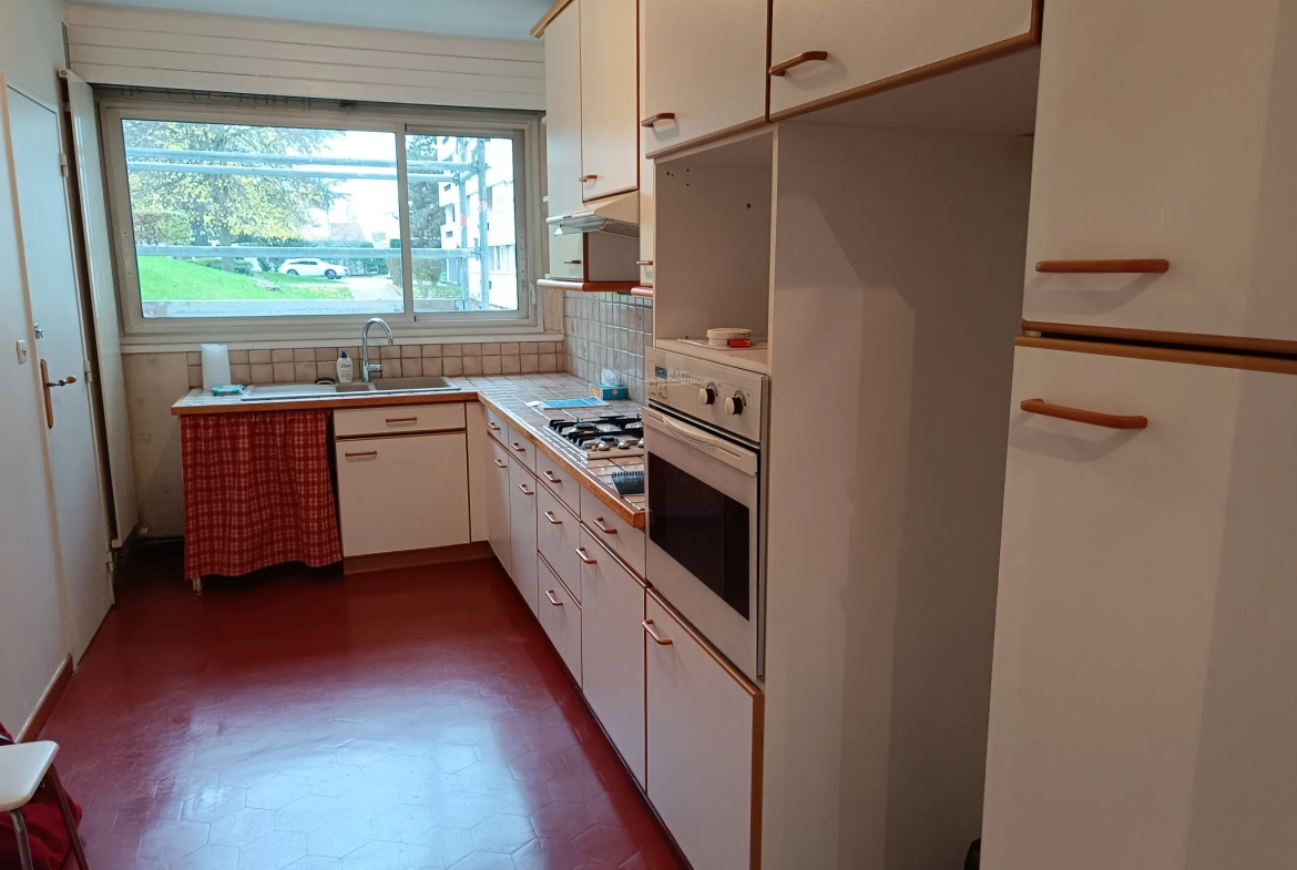 Appartement F2 de 54 m² avec parking et cave à Plaisir 