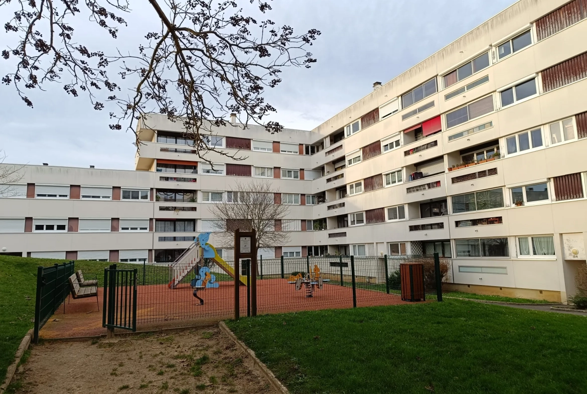 Appartement F2 de 54 m² avec parking et cave à Plaisir 