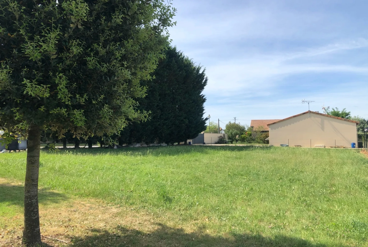 Terrain à bâtir à Chouppes (86110) – Vue dégagée et viabilisé 