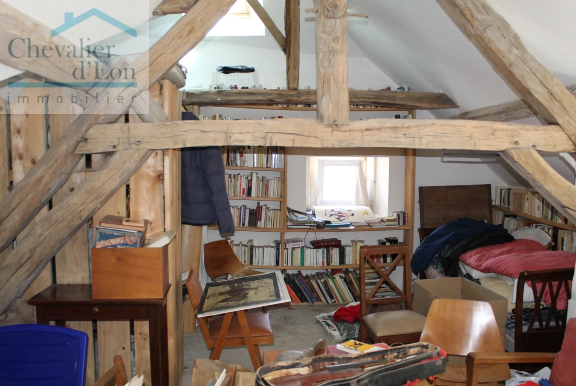 A vendre maison bourgeoise à Arthonnay en Bourgogne avec jardin et granges 