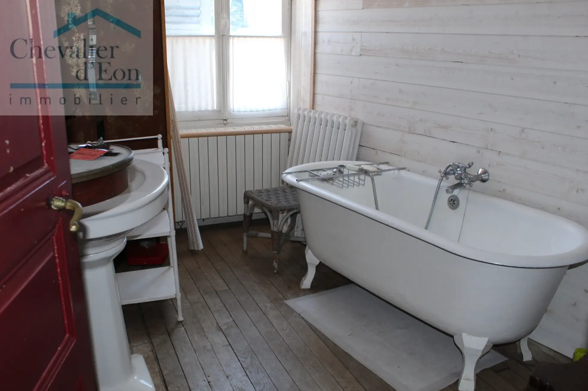 A vendre maison bourgeoise à Arthonnay en Bourgogne avec jardin et granges 