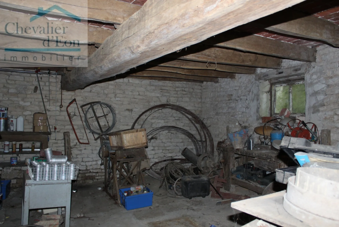 A vendre maison bourgeoise à Arthonnay en Bourgogne avec jardin et granges 