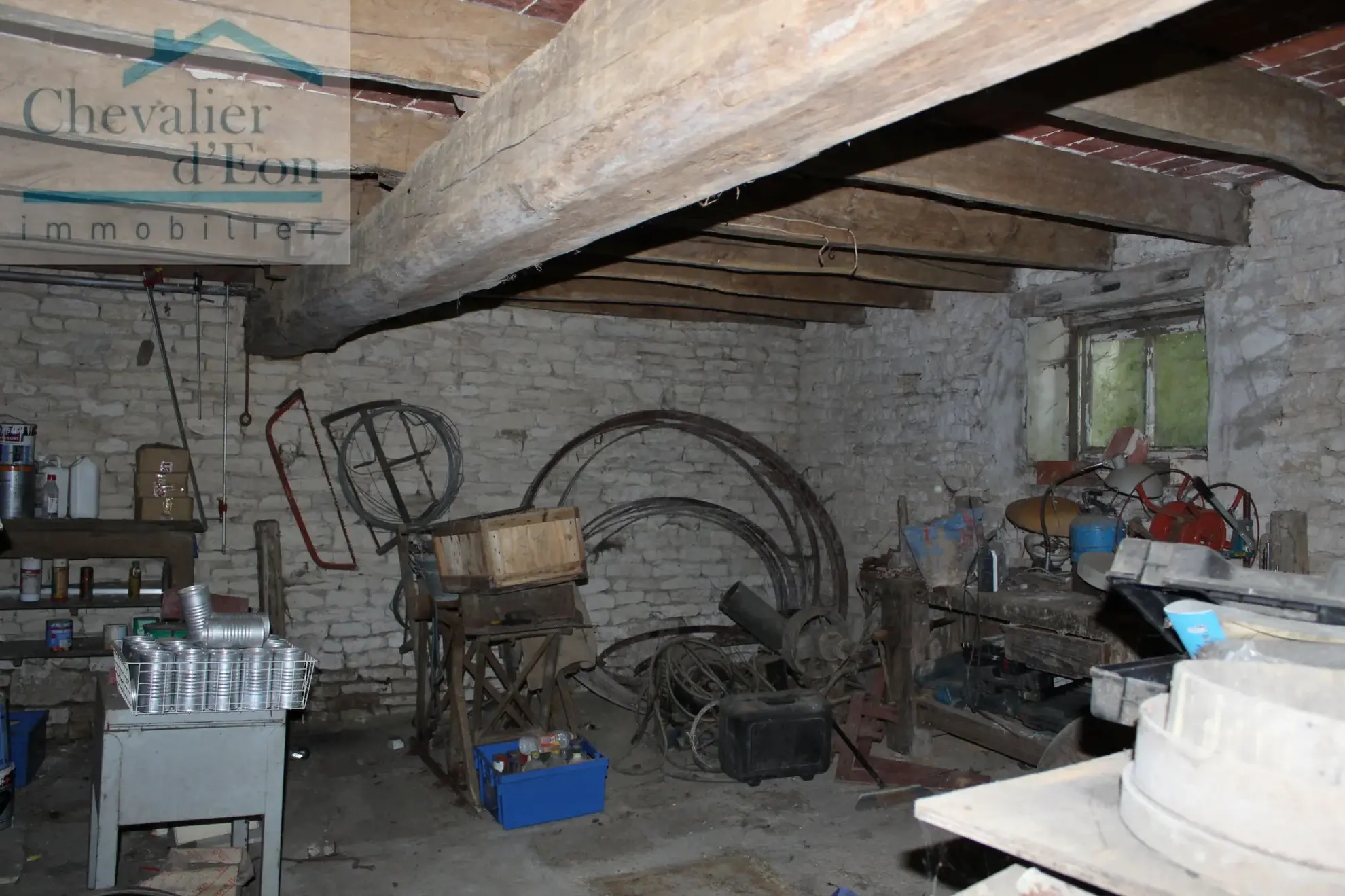 A vendre maison bourgeoise à Arthonnay en Bourgogne avec jardin et granges 
