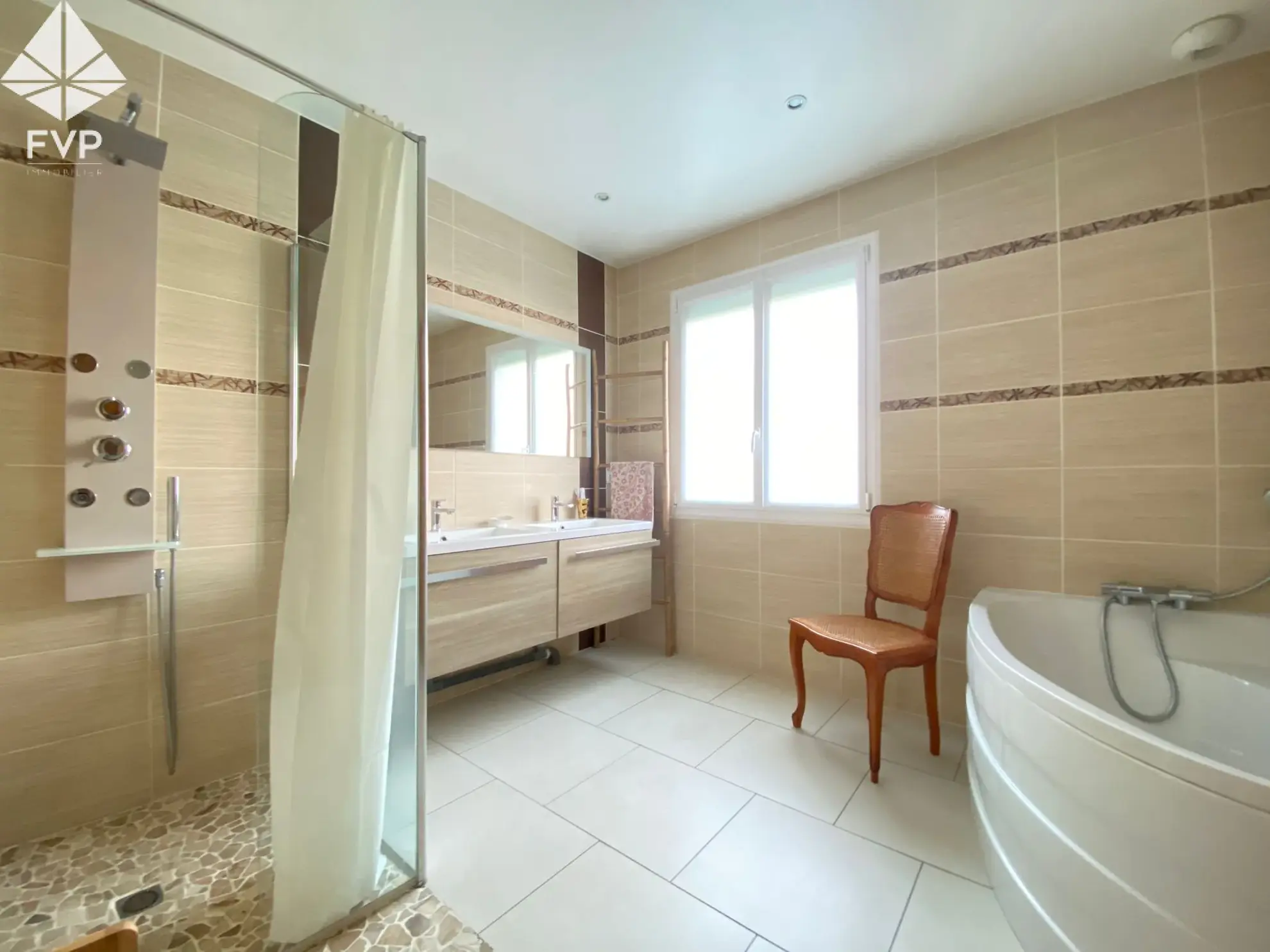 Maison 125m² avec piscine, 3 chambres, proche de Luneray 