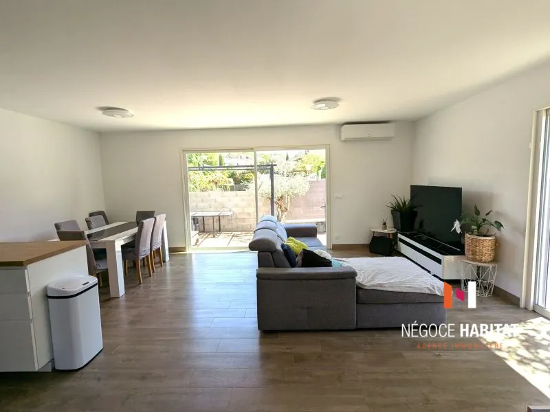Villa contemporaine T4 à Crespian près de Sommières, plan moderne et hautes performances énergétiques 