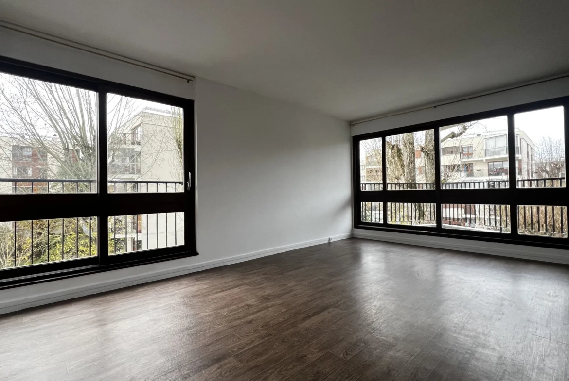 Appartement lumineux avec vue dégagée à Parly2, Le Chesnay-Rocquencourt 