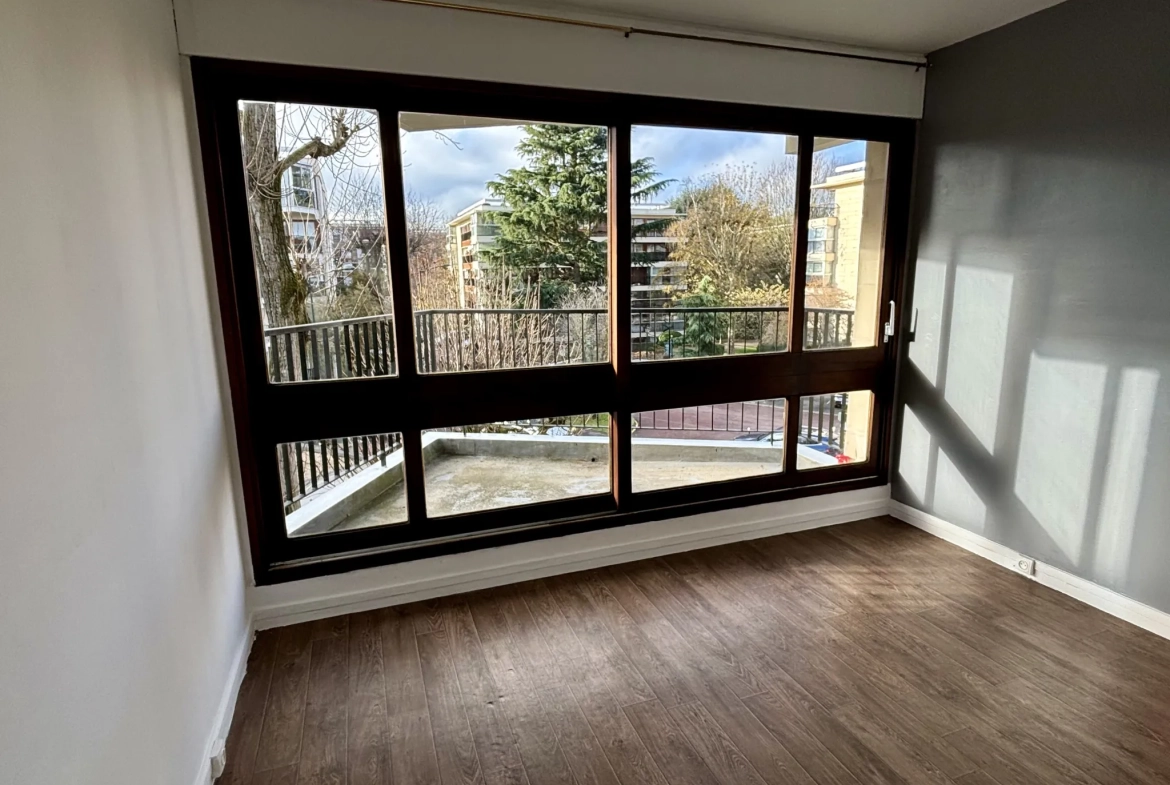 Appartement lumineux avec vue dégagée à Parly2, Le Chesnay-Rocquencourt 