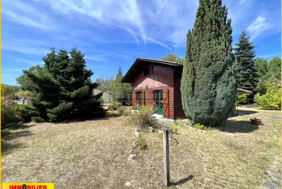Achat maison chalet en bois à Saint-Michel de Rieufret avec garage et terrain clos 