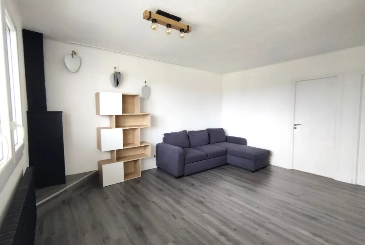 Maison rénovée avec vue dégagée et terrain de 1300 m² à Chameyrat 