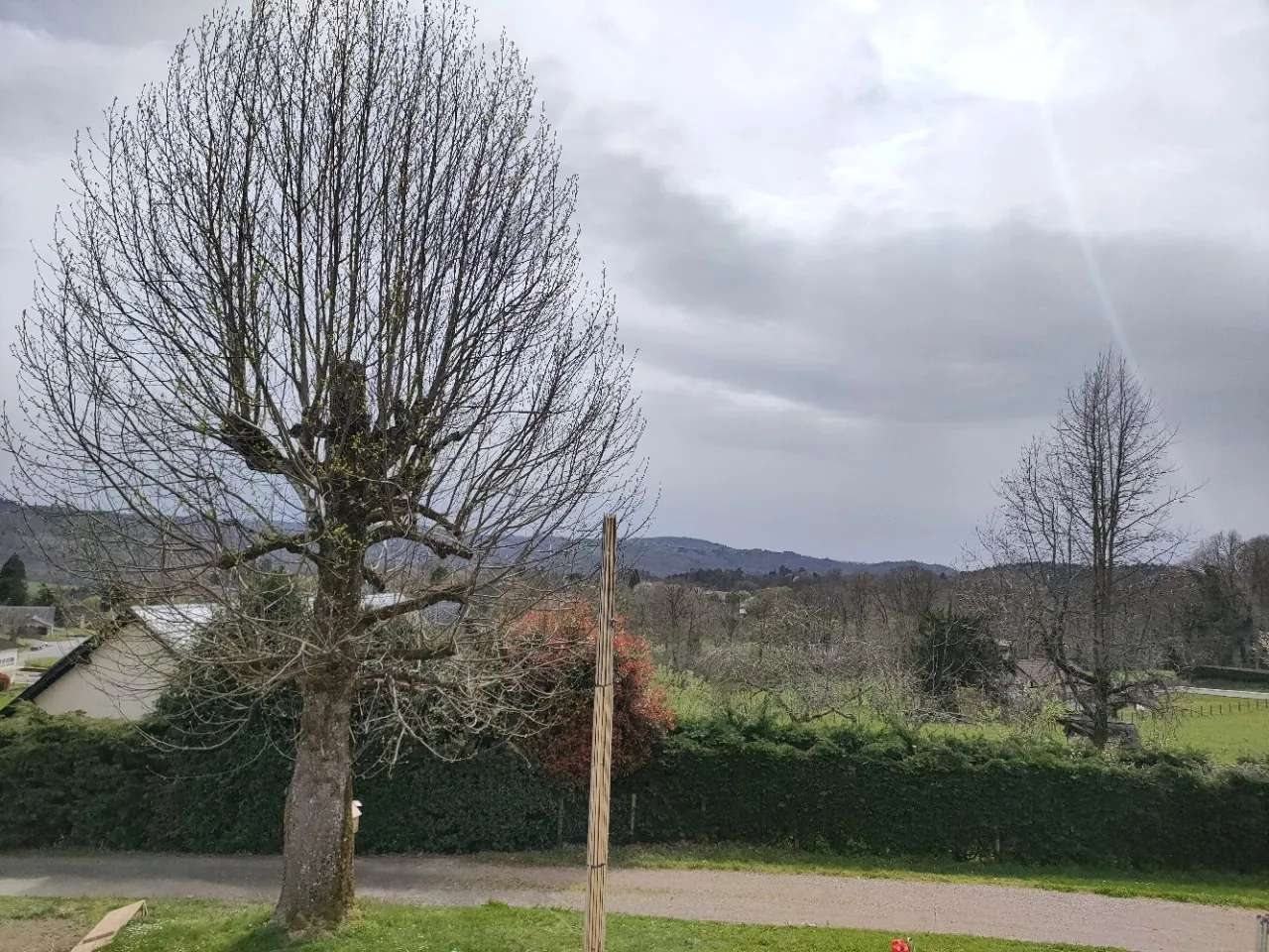 Maison rénovée avec vue dégagée et terrain de 1300 m² à Chameyrat 