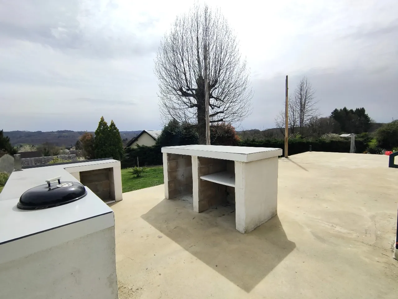 Maison rénovée avec vue dégagée et terrain de 1300 m² à Chameyrat 