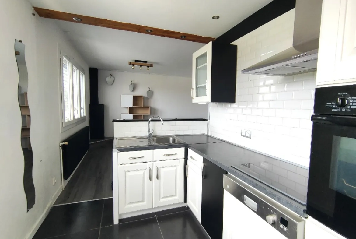 Maison rénovée avec vue dégagée et terrain de 1300 m² à Chameyrat 