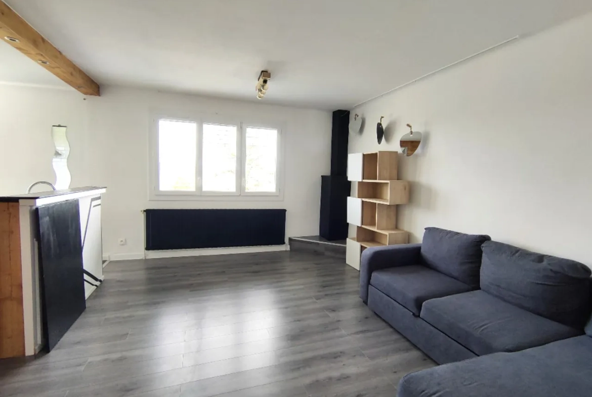 Maison rénovée avec vue dégagée et terrain de 1300 m² à Chameyrat 