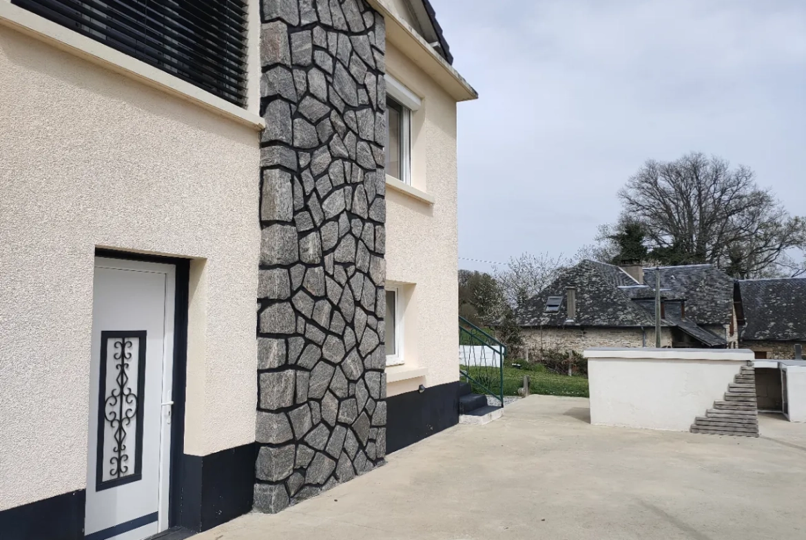 Maison rénovée avec vue dégagée et terrain de 1300 m² à Chameyrat 