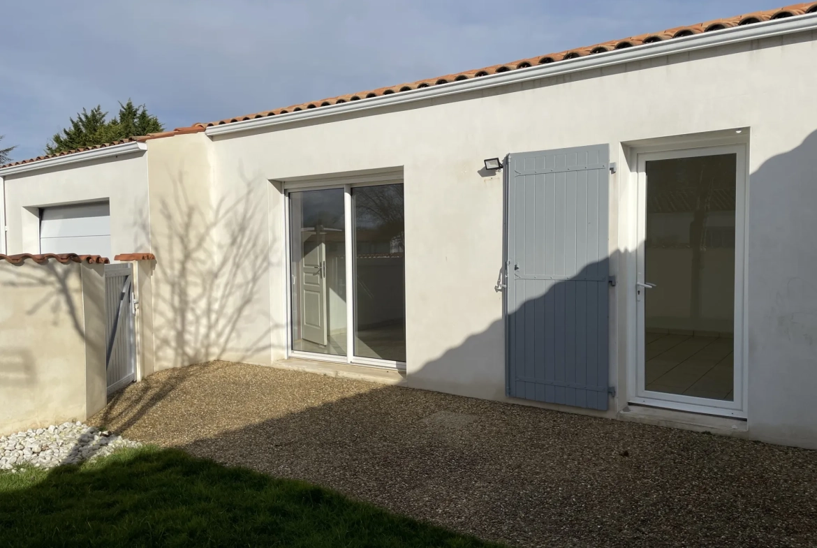 Maison de plain-pied lumineuse avec jardin et garage à Croix Chapeau 