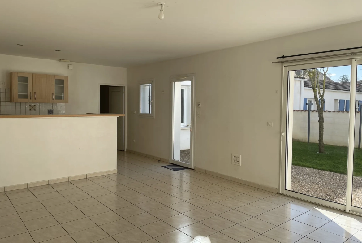 Maison de plain-pied lumineuse avec jardin et garage à Croix Chapeau 