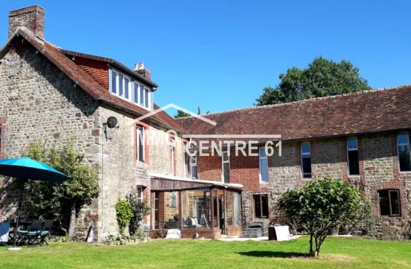 Belle propriété avec maison et hébergements à Dompierre en Orne