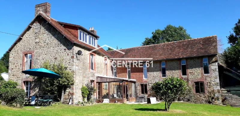 Belle propriété avec maison et hébergements à Dompierre en Orne 