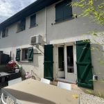 Belle maison mitoyenne à vendre à Briscous dans un quartier calme
