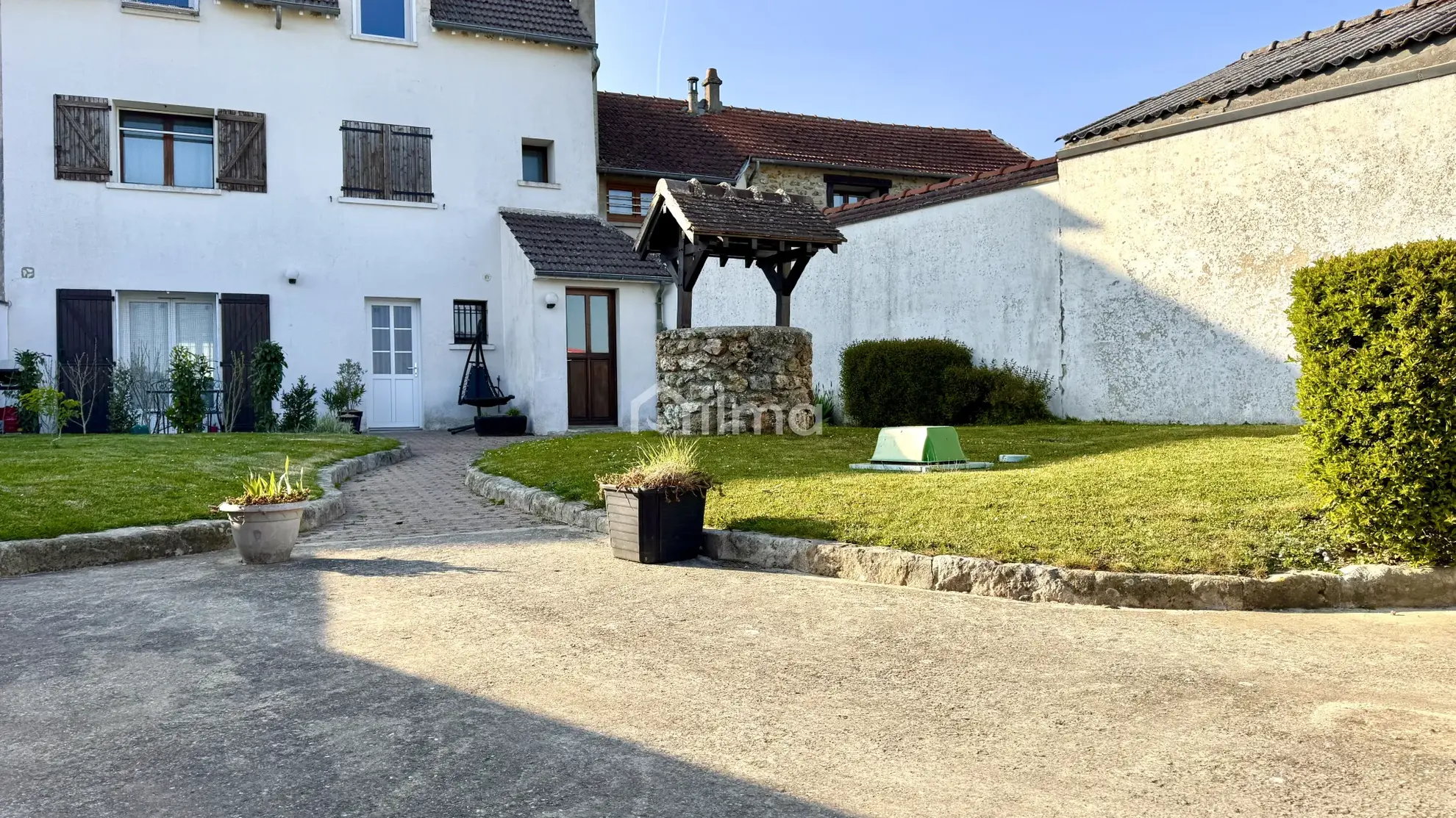 Charmant appartement 2 pièces rénové à Jouarre, cadre paisible avec parking et terrasse 