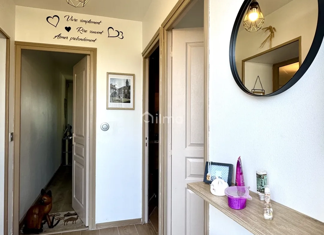 Charmant appartement 2 pièces rénové à Jouarre, cadre paisible avec parking et terrasse 
