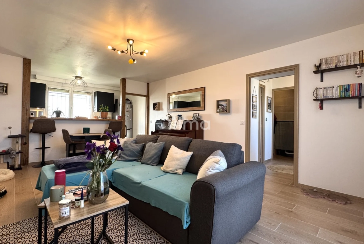 Charmant appartement 2 pièces rénové à Jouarre, cadre paisible avec parking et terrasse 
