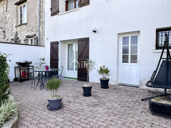 Charmant appartement 2 pièces rénové à Jouarre, cadre paisible avec parking et terrasse
