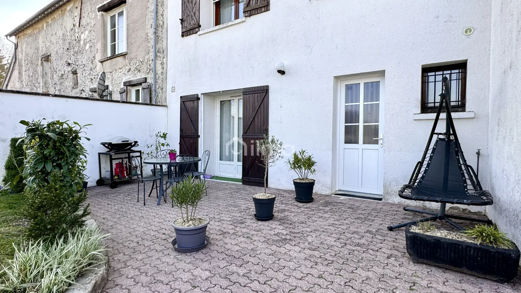 Charmant appartement 2 pièces rénové à Jouarre, cadre paisible avec parking et terrasse 