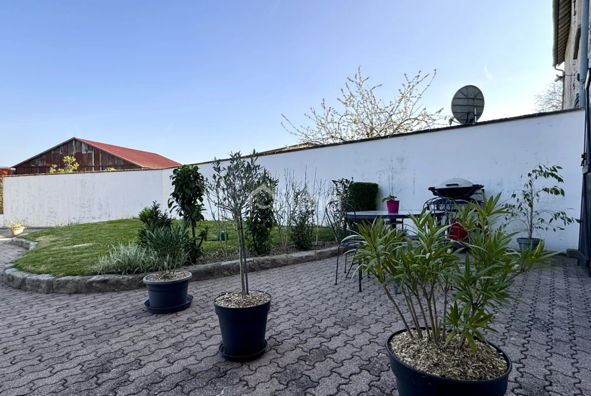 Charmant appartement 2 pièces rénové à Jouarre, cadre paisible avec parking et terrasse 