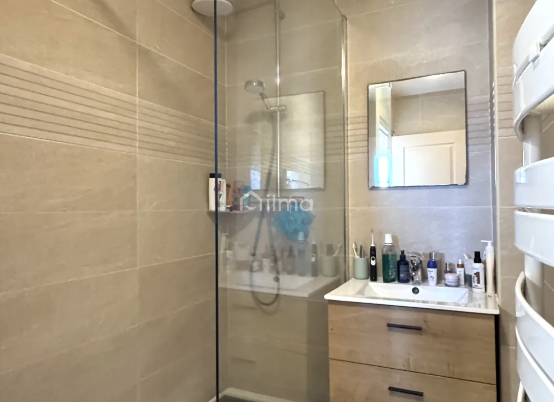 Charmant appartement 2 pièces rénové à Jouarre, cadre paisible avec parking et terrasse 