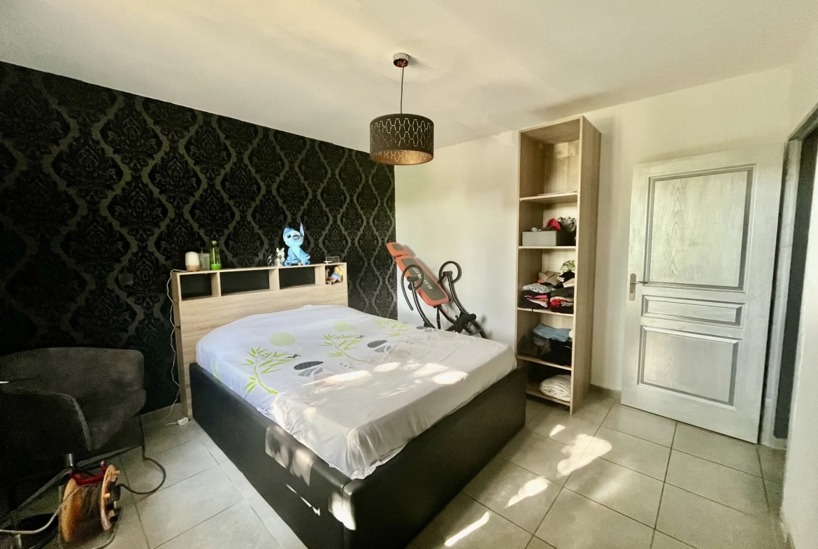 Appartement rénové avec jardin, garage et terrasse à Connaux 