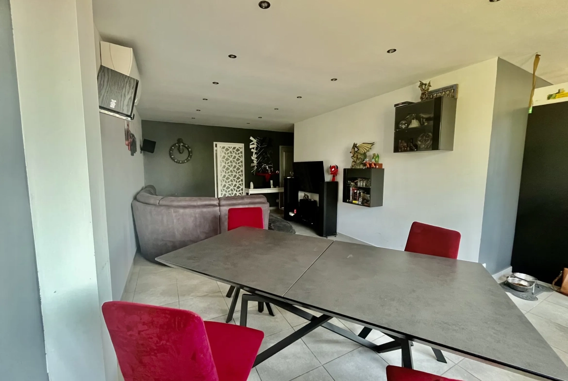 Appartement rénové avec jardin, garage et terrasse à Connaux 