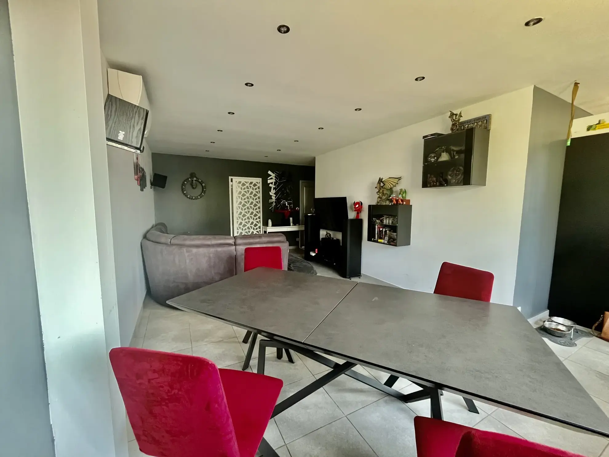 Appartement rénové avec jardin, garage et terrasse à Connaux 