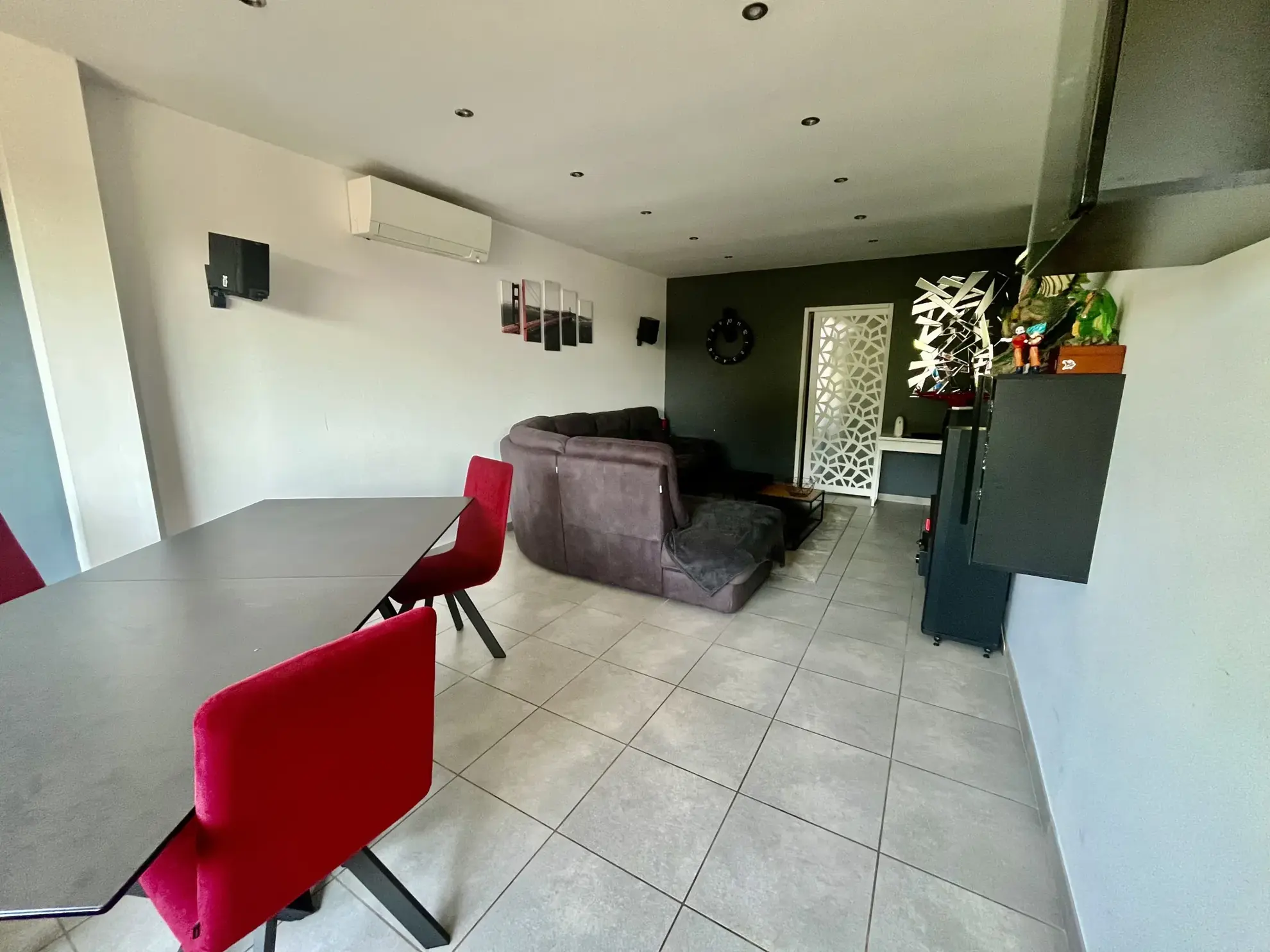 Appartement rénové avec jardin, garage et terrasse à Connaux 