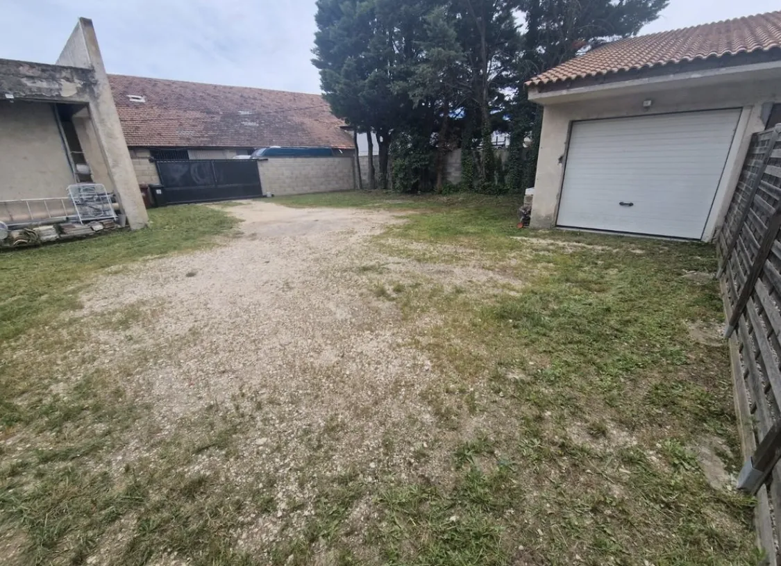 Appartement rénové avec jardin, garage et terrasse à Connaux 