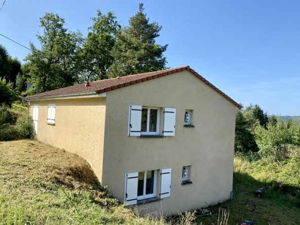 Maison individuelle avec 4 chambres et vue dégagée à Courpière