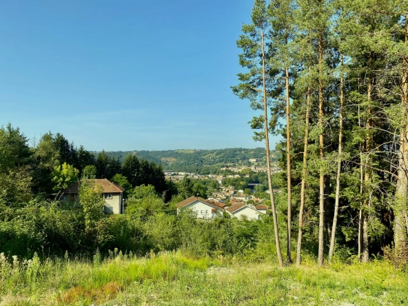 Maison individuelle avec 4 chambres et vue dégagée à Courpière 