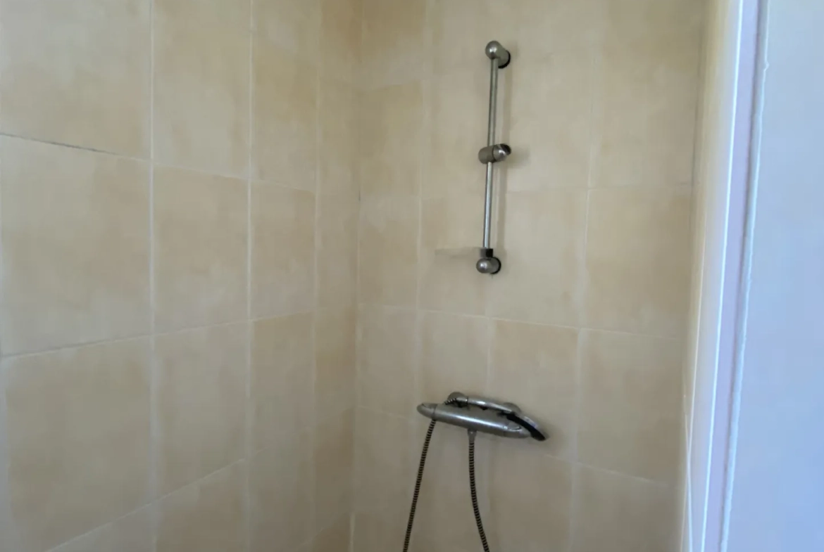 Maison individuelle avec 4 chambres et vue dégagée à Courpière 