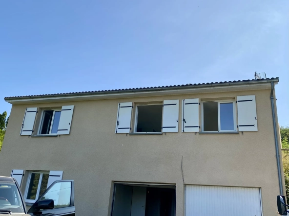 Maison individuelle avec 4 chambres et vue dégagée à Courpière 