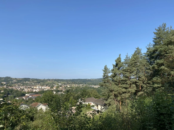 Maison individuelle avec 4 chambres et vue dégagée à Courpière 