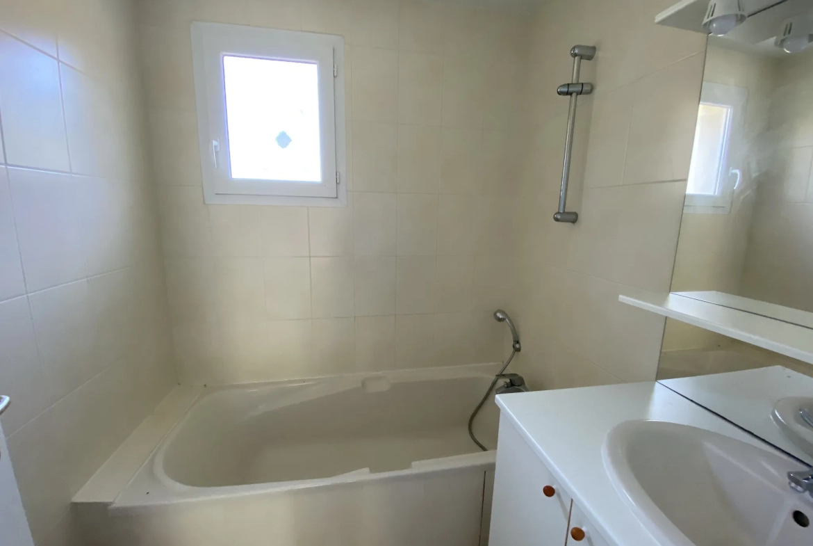 Maison individuelle avec 4 chambres et vue dégagée à Courpière 