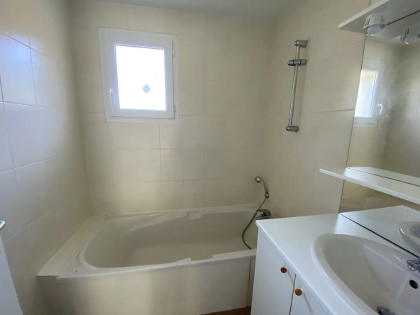 Maison individuelle avec 4 chambres et vue dégagée à Courpière 
