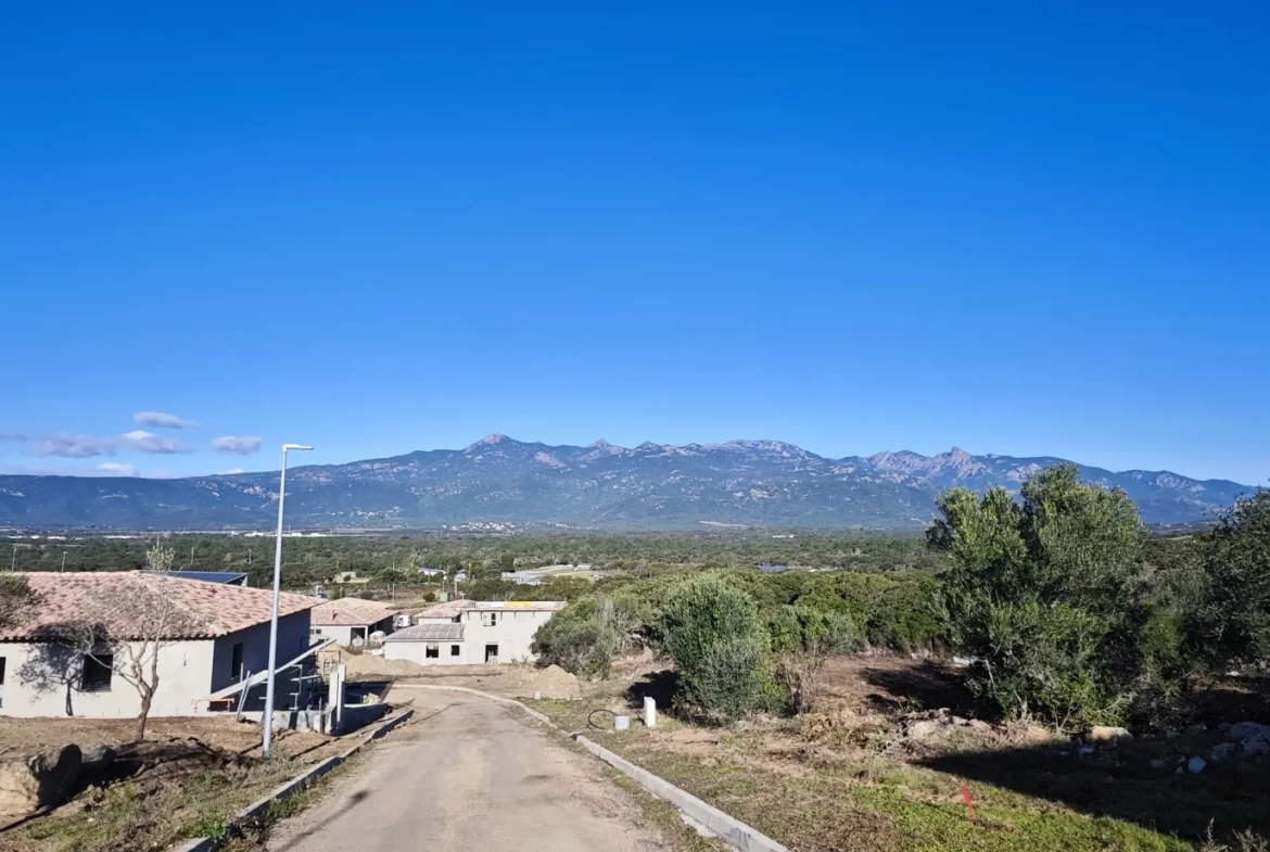 Terrains constructibles à Figari en Corse du Sud avec vue mountain et en résidence sûre 
