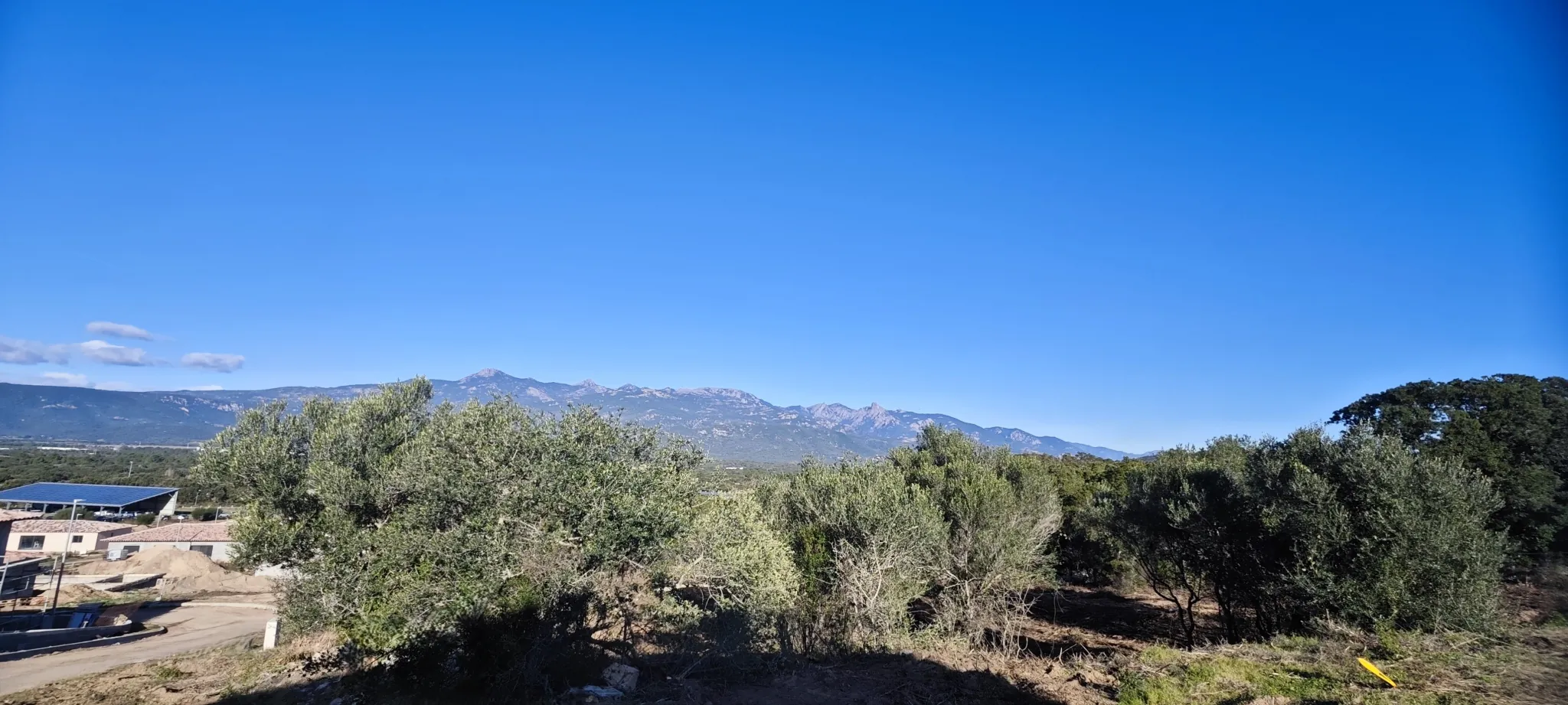 Terrains constructibles à Figari en Corse du Sud avec vue mountain et en résidence sûre 
