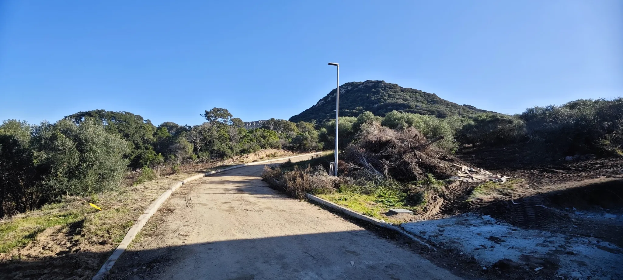 Terrains constructibles à Figari en Corse du Sud avec vue mountain et en résidence sûre 