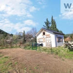À vendre chalet en bois avec terrain à Lodève, vue montagne, proche commodités