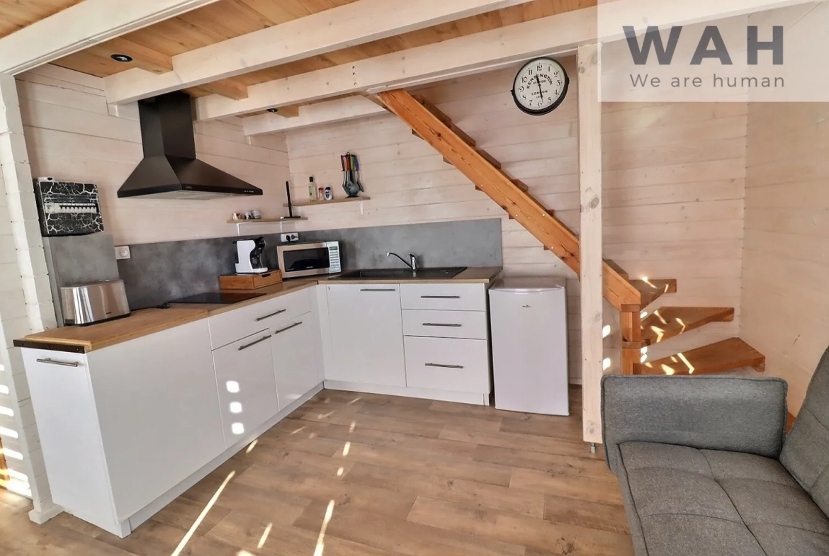 À vendre chalet en bois avec terrain à Lodève, vue montagne, proche commodités 