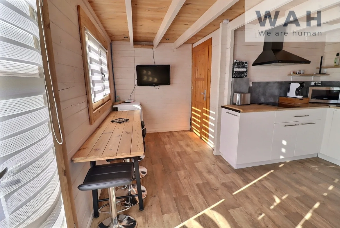À vendre chalet en bois avec terrain à Lodève, vue montagne, proche commodités 