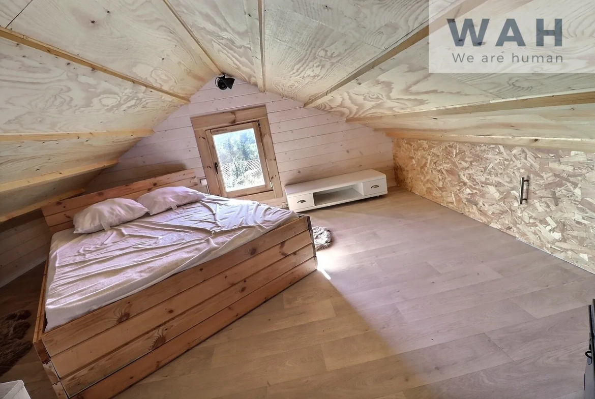 À vendre chalet en bois avec terrain à Lodève, vue montagne, proche commodités 