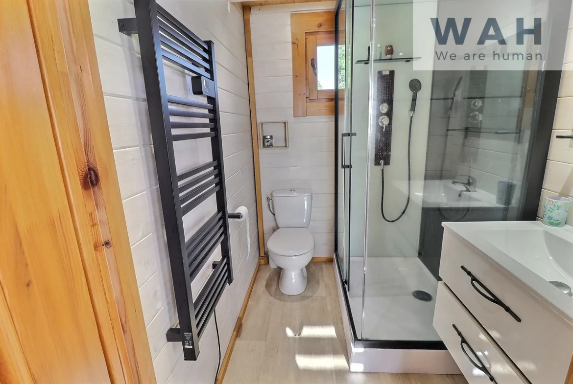 À vendre chalet en bois avec terrain à Lodève, vue montagne, proche commodités 